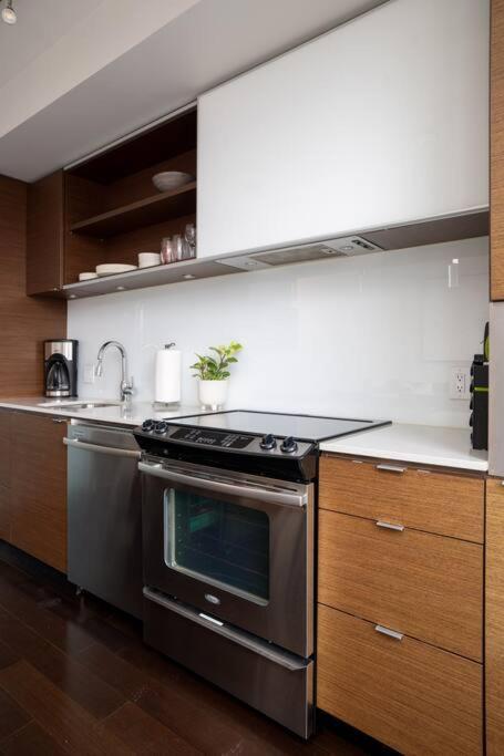 Chic, Modern And Newly Refurbished One Bdr Near China Town With Parking Apartman Victoria Kültér fotó